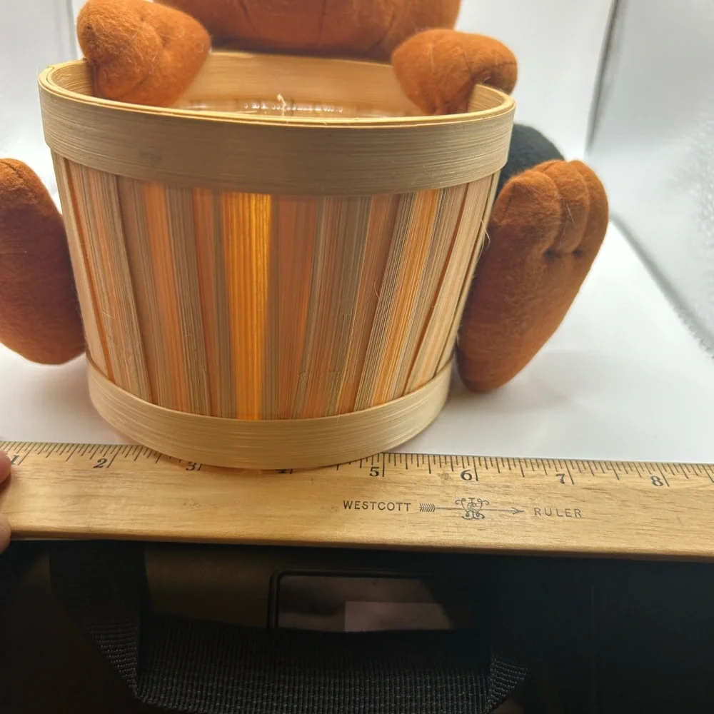 Avon NOS VTG Woodland Harvester Basket w/ Soft Flannel Raccoon